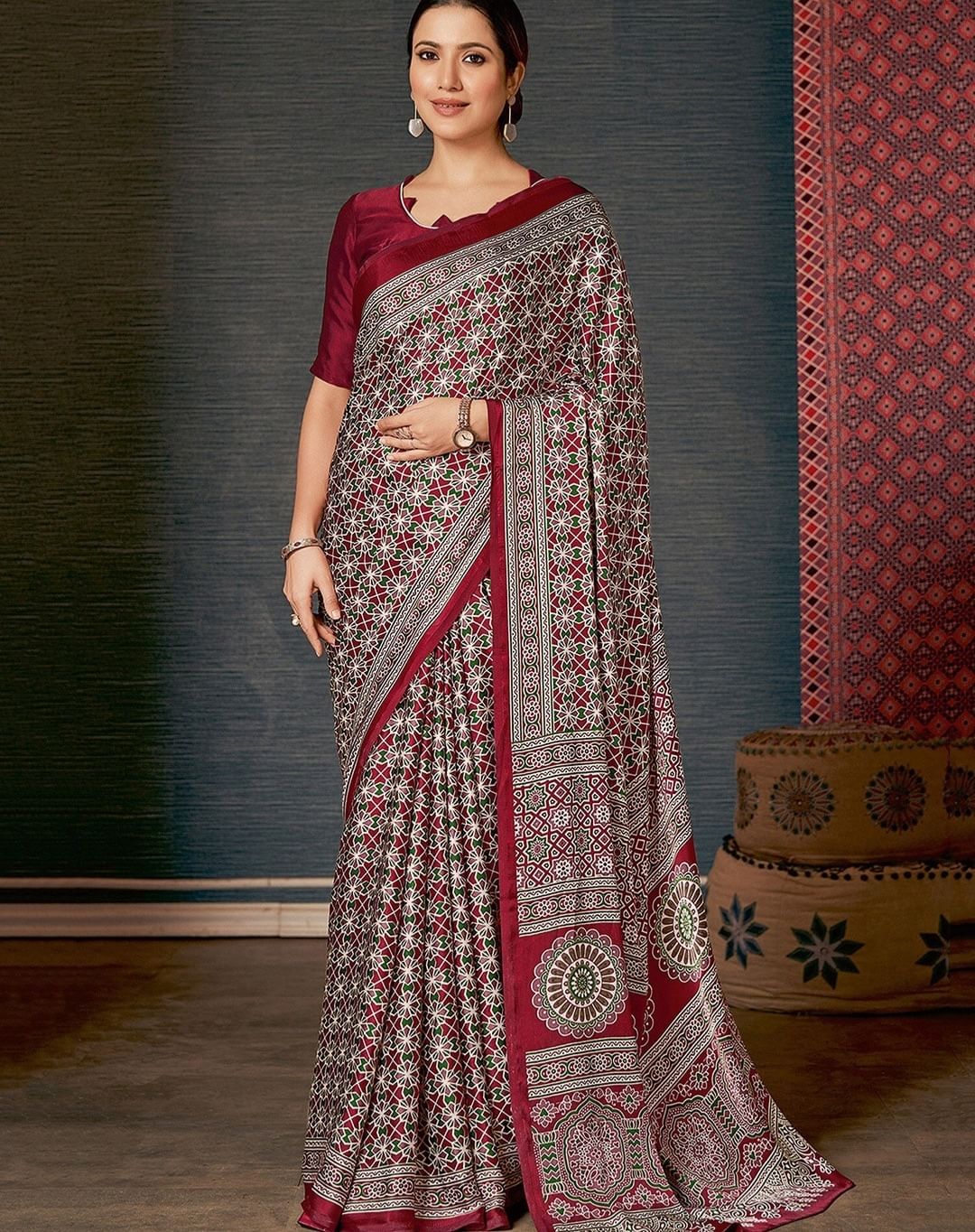 Elegant Maroon and White Bandhani Silk Saree with Intricate Patterns